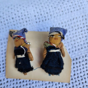 Vintage corn doll pair pins‎